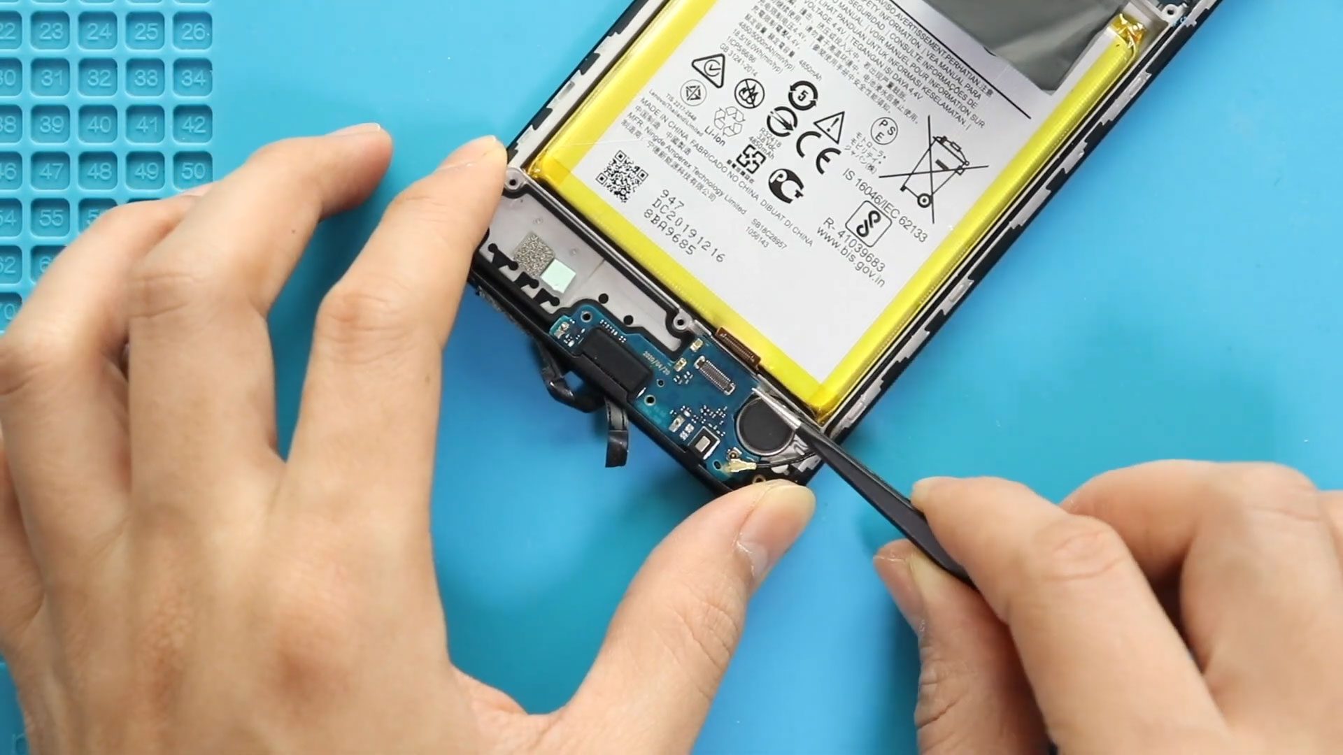 How to Fix Charging Port: A Step-by-Step Guide - Dash Cellular Repair ...