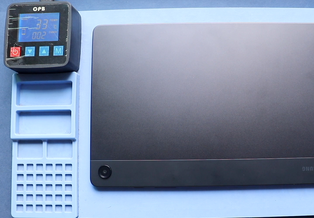 Removing the screen using the heating pad