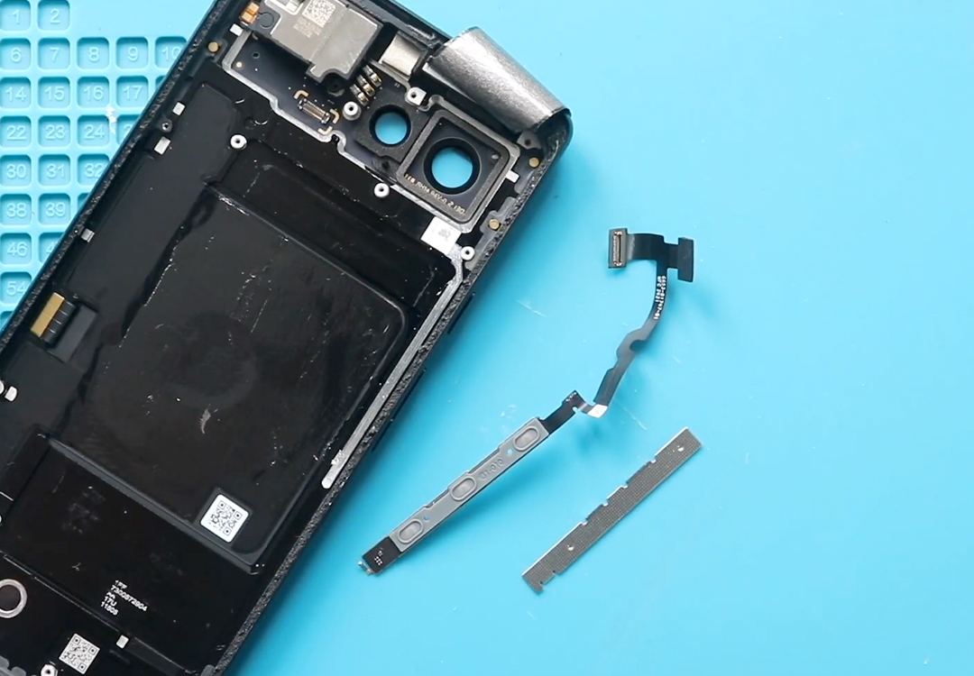 Place Google Pixel 6 Power Volume Button Flex